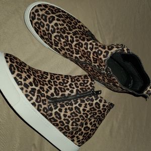 Leopard tennis shoes